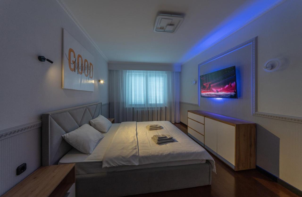 Modern 3 Bedroom Apartment Kiev Exterior foto