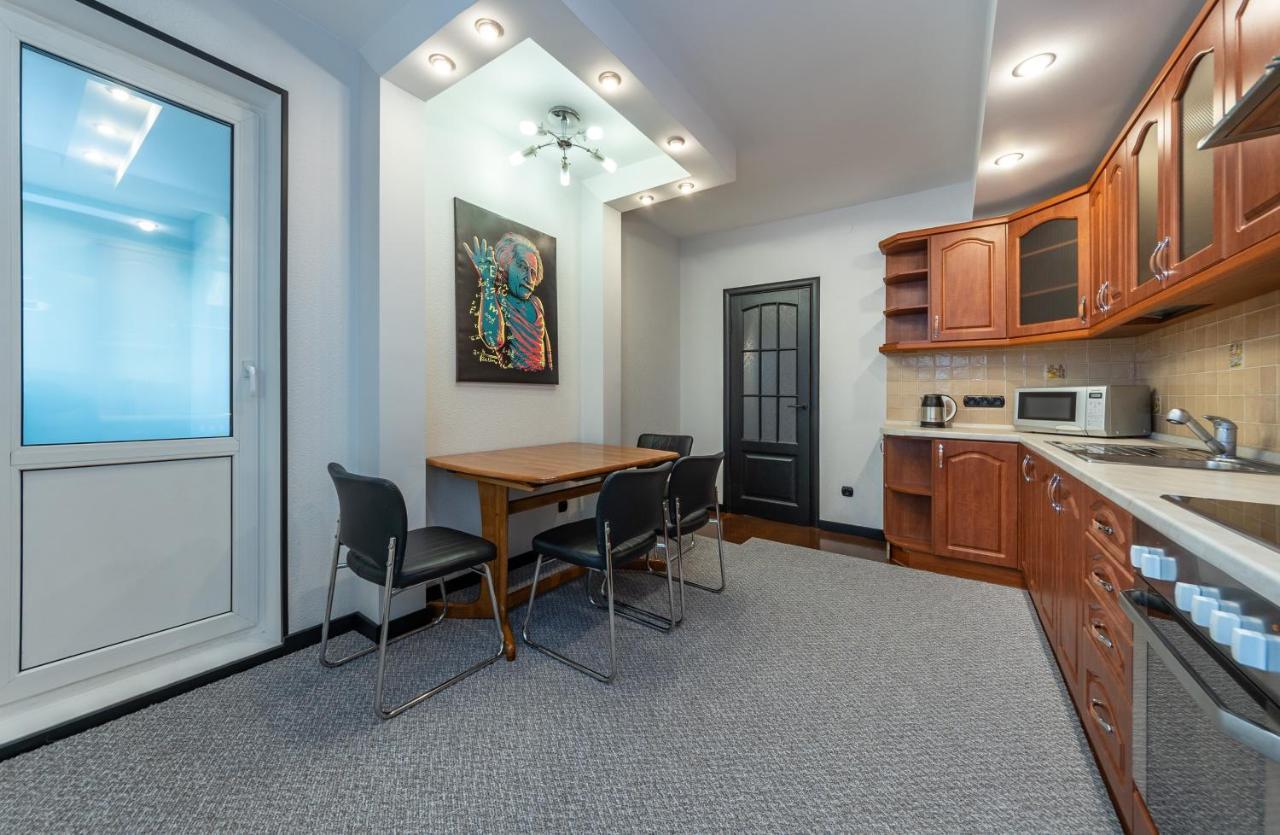 Modern 3 Bedroom Apartment Kiev Exterior foto